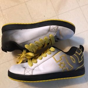 Like new DC skate shoes